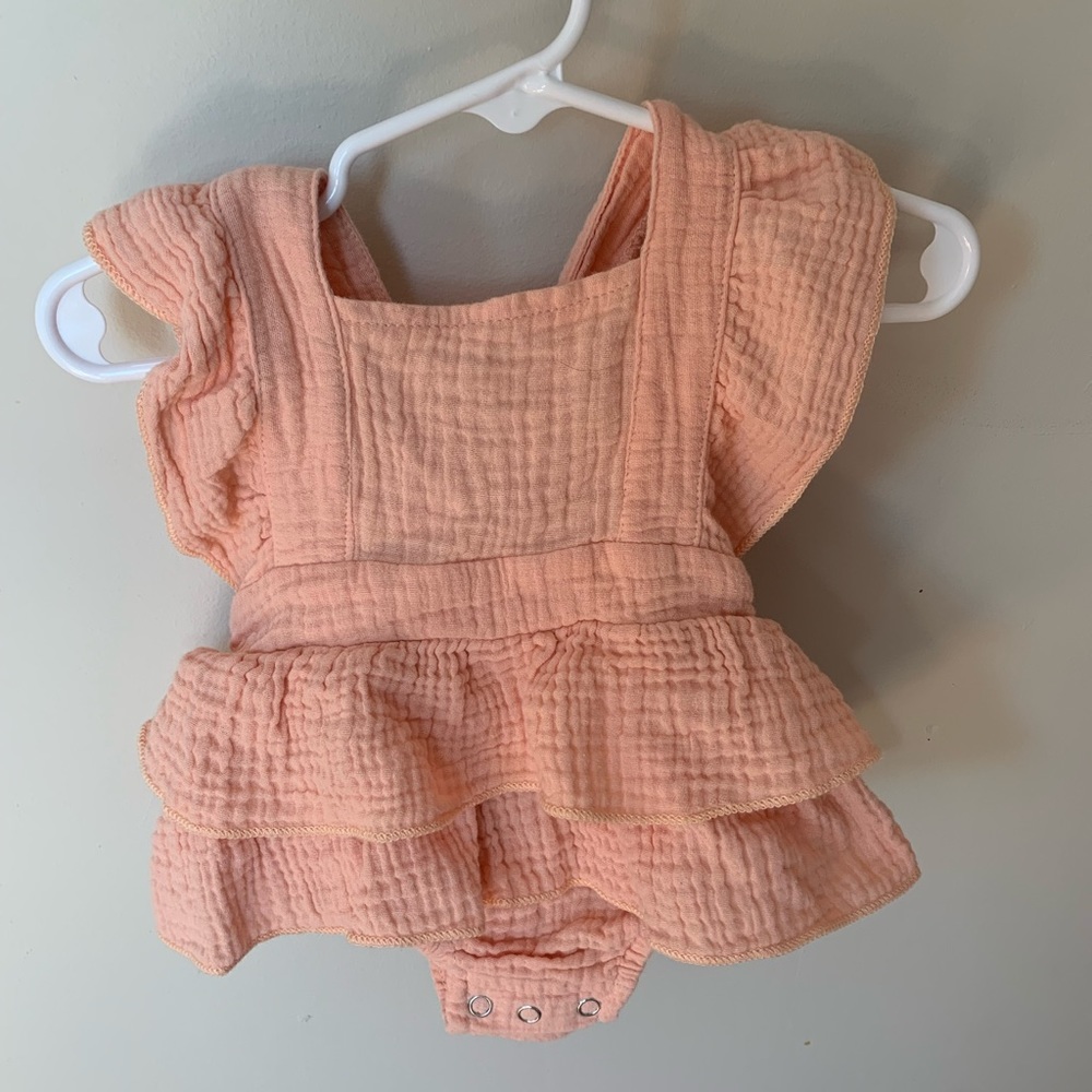 Adorable peach little ruffle, romper dress in excellent conditon
